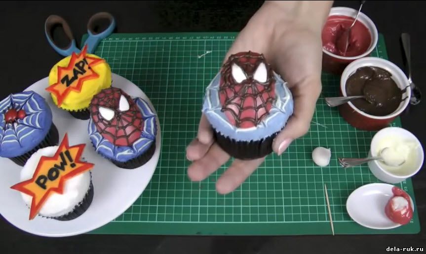 Человек паук украсить кекс