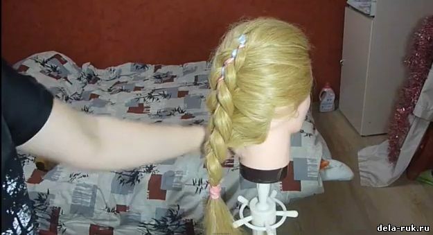 Видео урок как заплетать косы самой себе обучаем мы этому или нет судите сами - dela-ruk.ru
