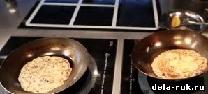 Как переворачивать блины на сковороде видео урок