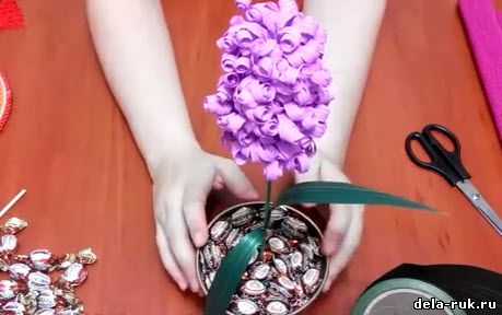 Цветы из конфет своими руками видео